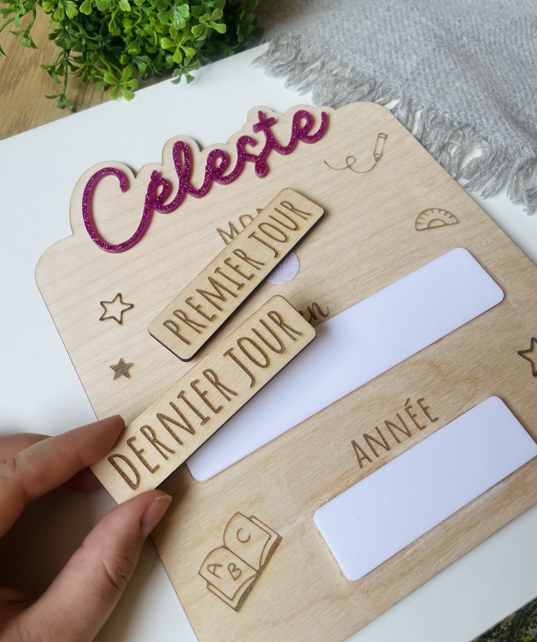 Pancarte de rentrée personnalisé – prénom en acrylique & écriture au feutre