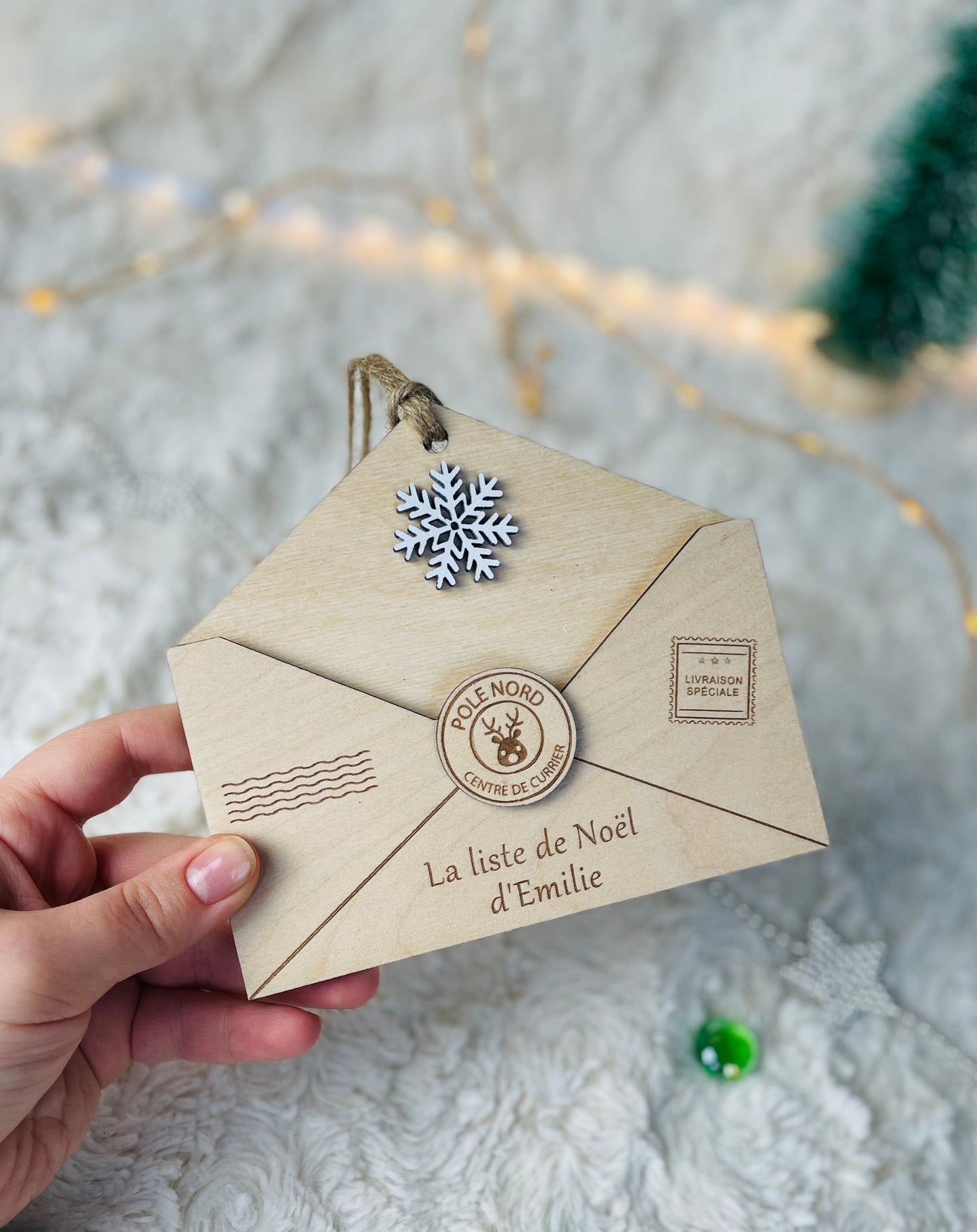 Enveloppe liste de Noël en bois | Boule de Noël personnalisée en forme d'enveloppe | Lettre Père- Noël personnalisée