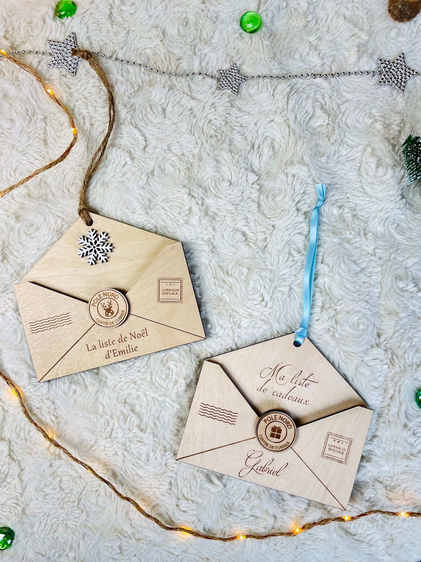 Enveloppe liste de Noël en bois | Boule de Noël personnalisée en forme d'enveloppe | Lettre Père- Noël personnalisée