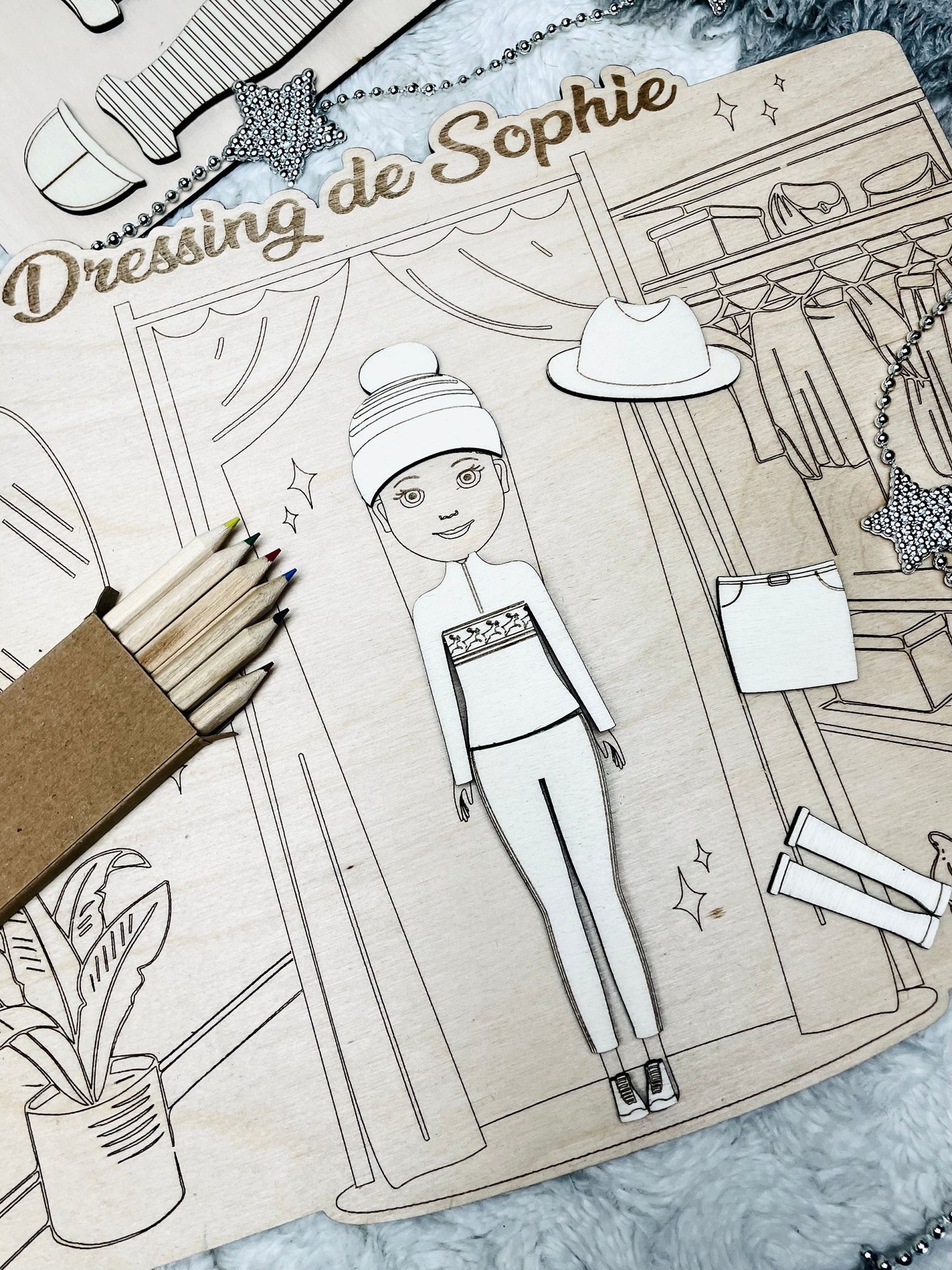 Poupée en bois à colorier | Garde-robe de poupée | Armoire à poupées | Vêtements poupée | Poupée et vêtements à découper | Cadeau Noël fille