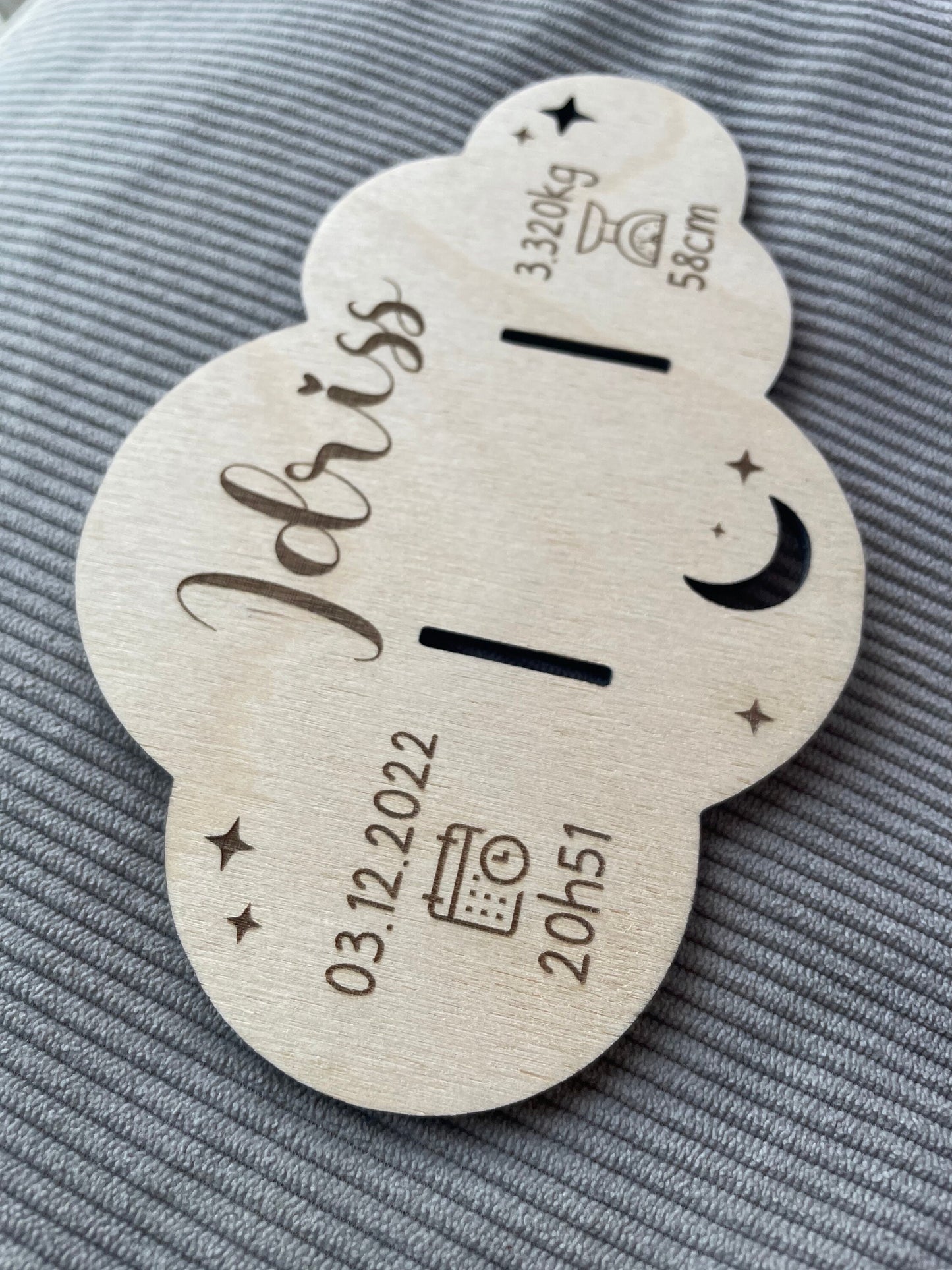 Support bracelet de naissance “Nuage” gravé
