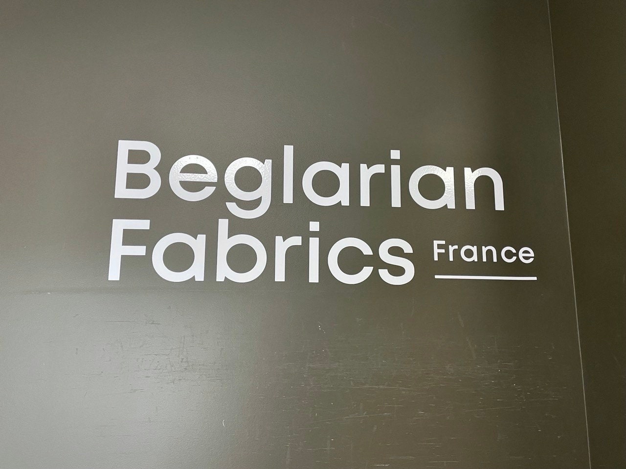 Lettrage adhésif en vinyle | Texte personnalisé autocollant | Stickers Logo | Sticker mural sur mesure