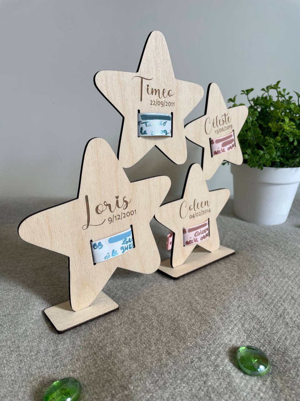 Cadre bracelet de naissance personnalisé bois pour plusieurs enfants