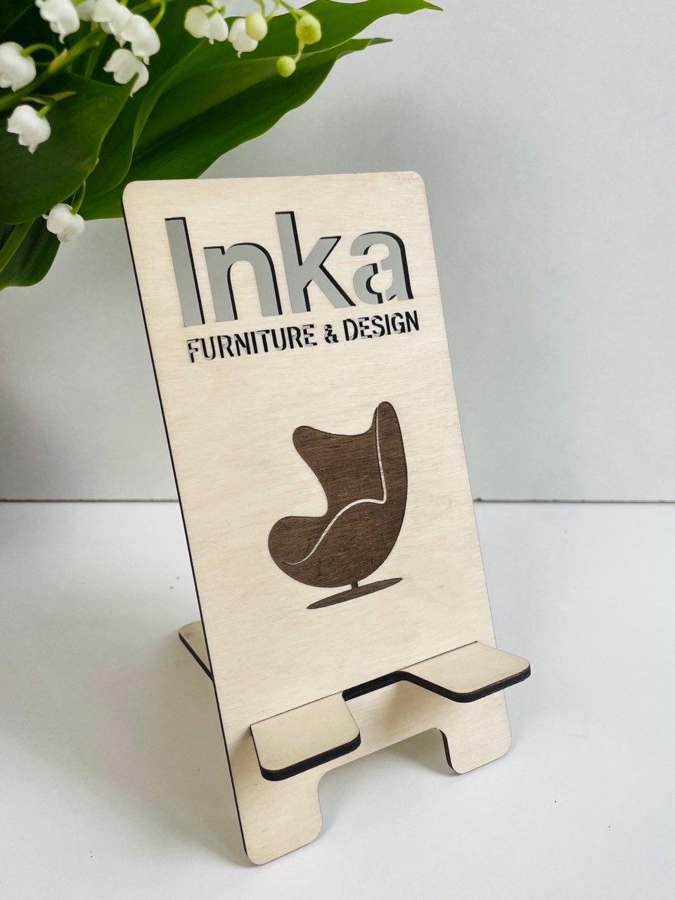 Support téléphone en bois gravé personnalisé