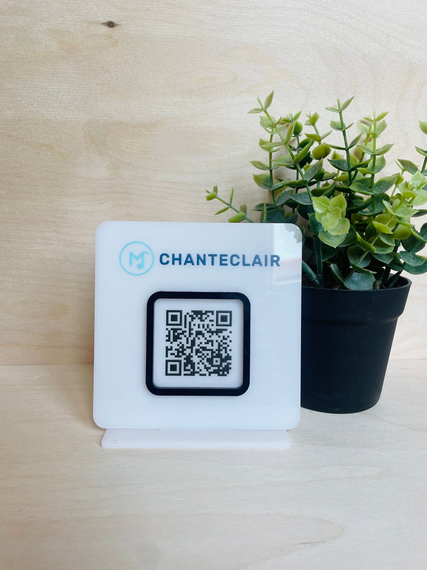 Pancarte QR code en plexi personnalisée