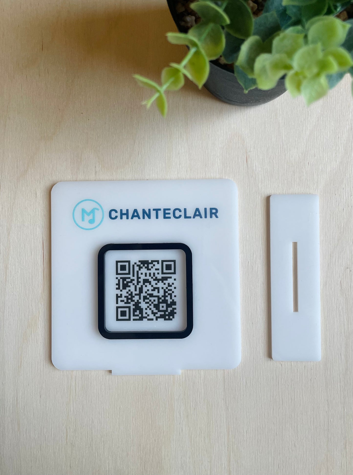 Pancarte QR code en plexi personnalisée