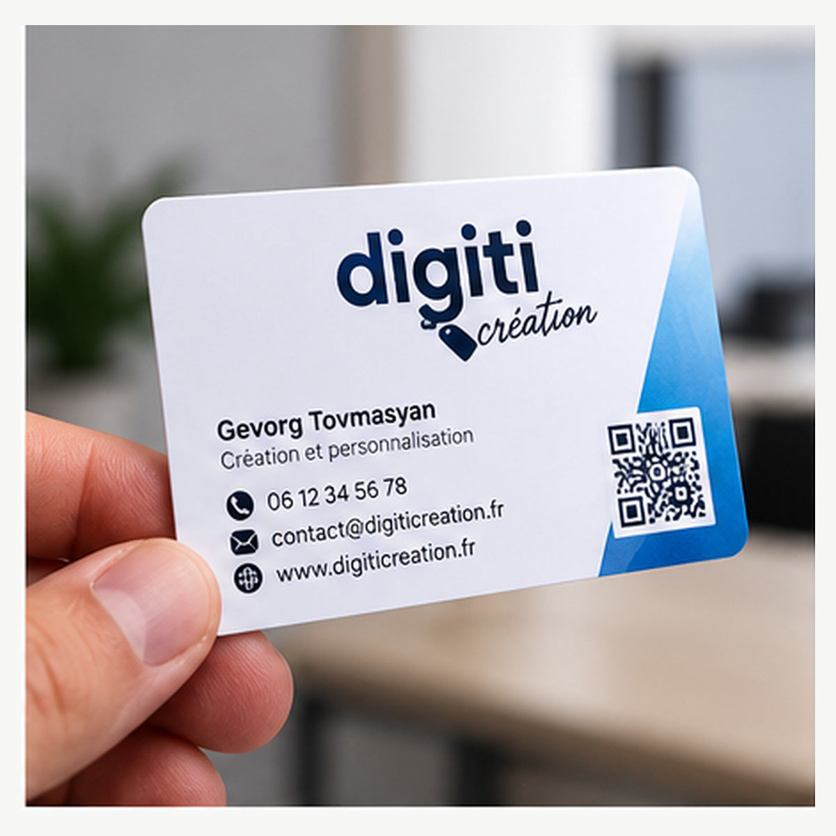 Carte de visite PVC personnalisée Digiti Création, impression couleur avec logo, coordonnées et QR code