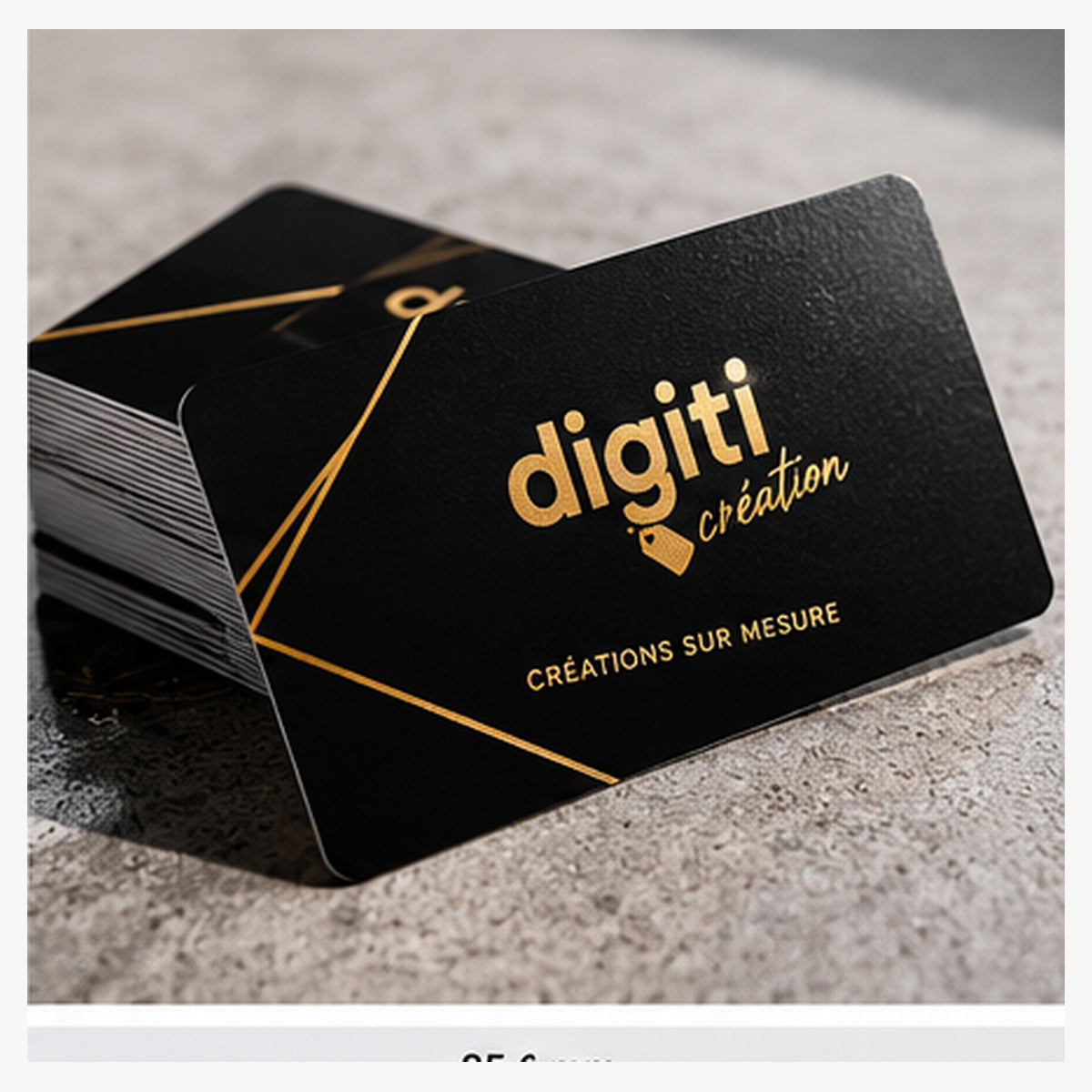 Carte de visite PVC noire avec effet doré, logo personnalisé et design élégant pour professionnels