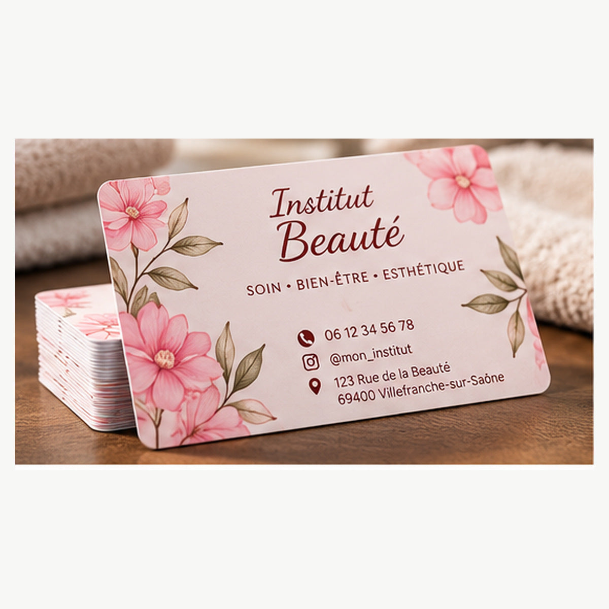 Carte de visite plastique personnalisée pour institut de beauté, design floral rose et impression couleur