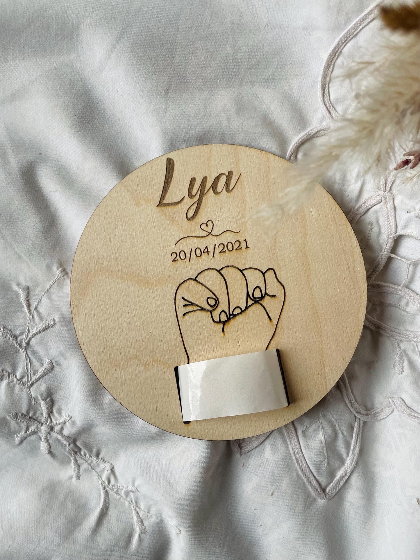 Support de bracelet de naissance personnalisé en bois avec prénom gravé