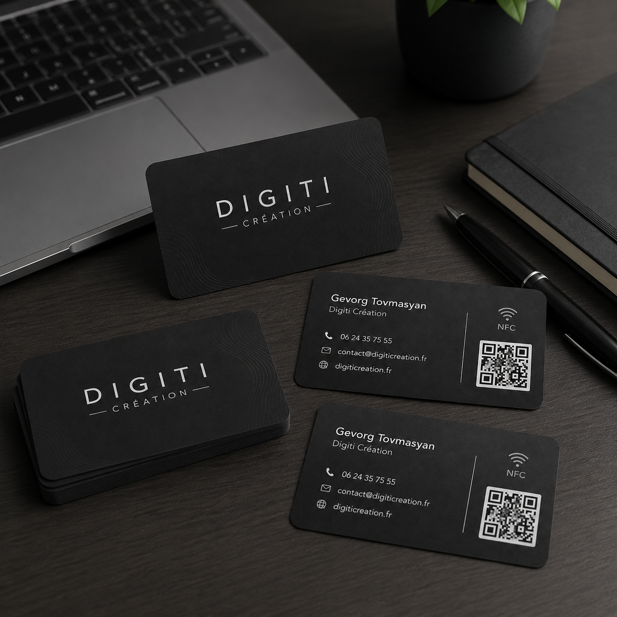 Recto et verso d’une carte de visite NFC personnalisée avec coordonnées et QR code