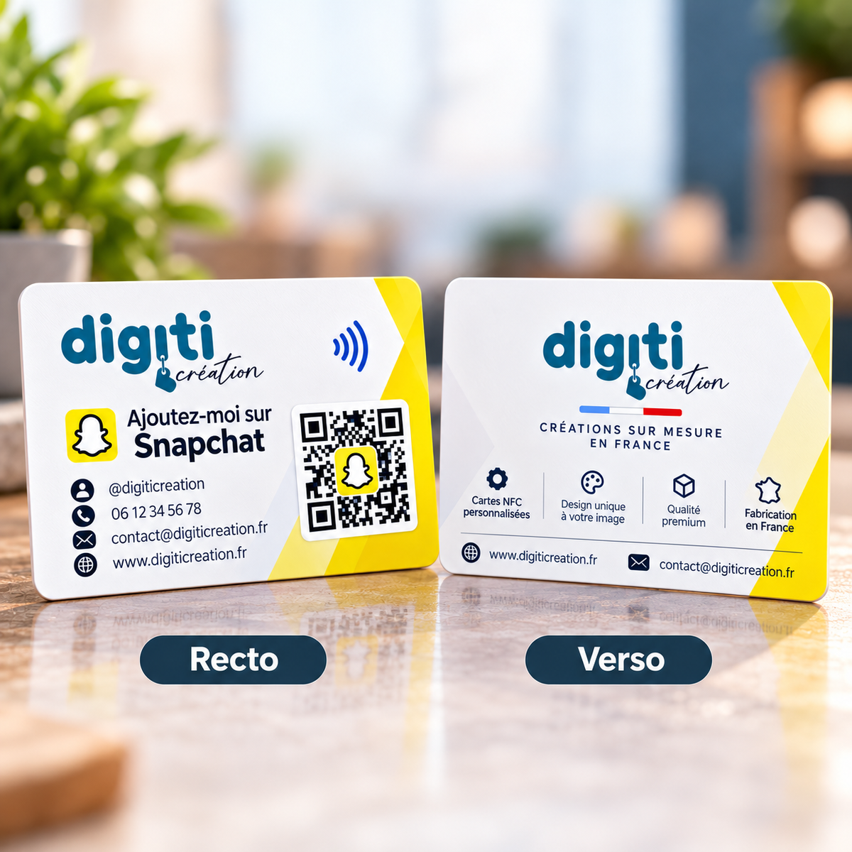 Carte NFC Snapchat présentée près d'un smartphone affichant un profil Snapchat pour faciliter le partage du compte