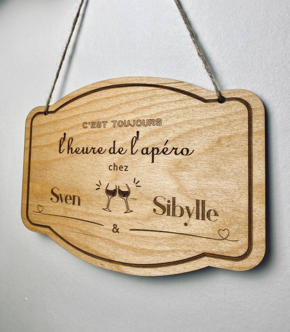 Plaque en bois «APÉRO»