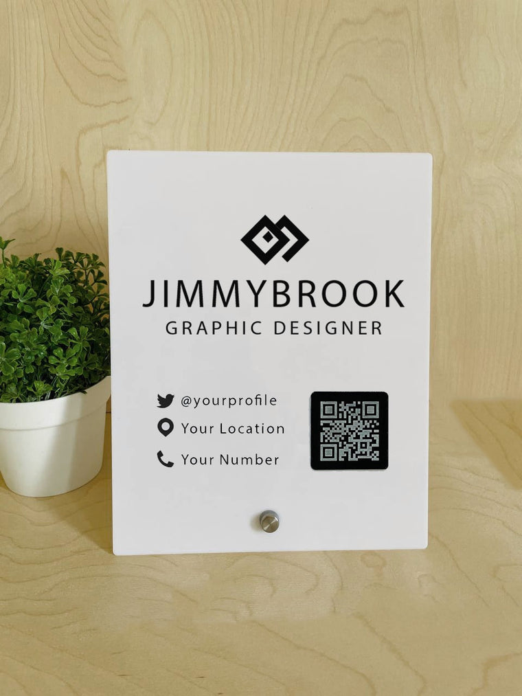 Praxisschild/Firmenschild aus Acryl mit Logo und individuellem QR-Code