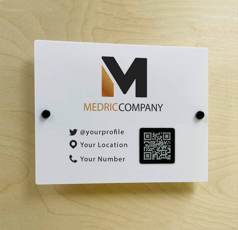 Professionelles Praxisschild mit Logo und personalisiertem QR-Code aus Acryl / Werbeschilder für den Innenbereich / Logo und Text aus selbstklebendem Vinyl