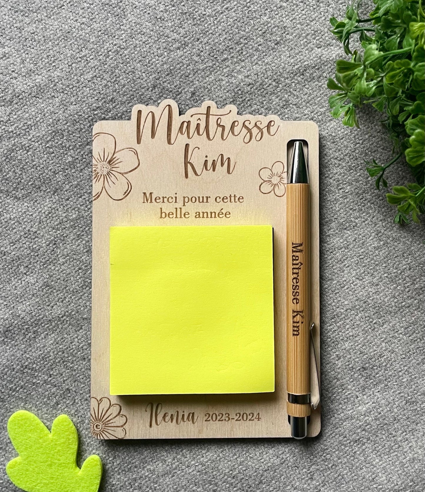 Support à post-it en bois et stylo gravé personnalisables /Cadeau maîtresse - fin d'année