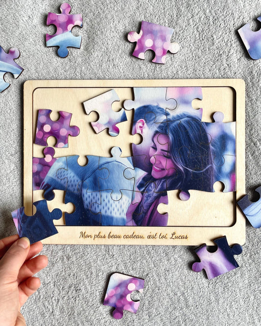 Puzzle-photo coloré en bois avec le message gravé personnalisé