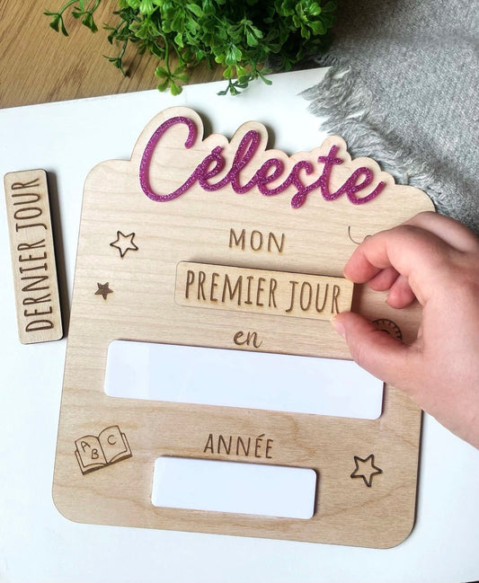 Plaque personnalisée en bois « Premier jour d'école » avec prénom, idéale pour une photo souvenir de la rentrée scolaire.