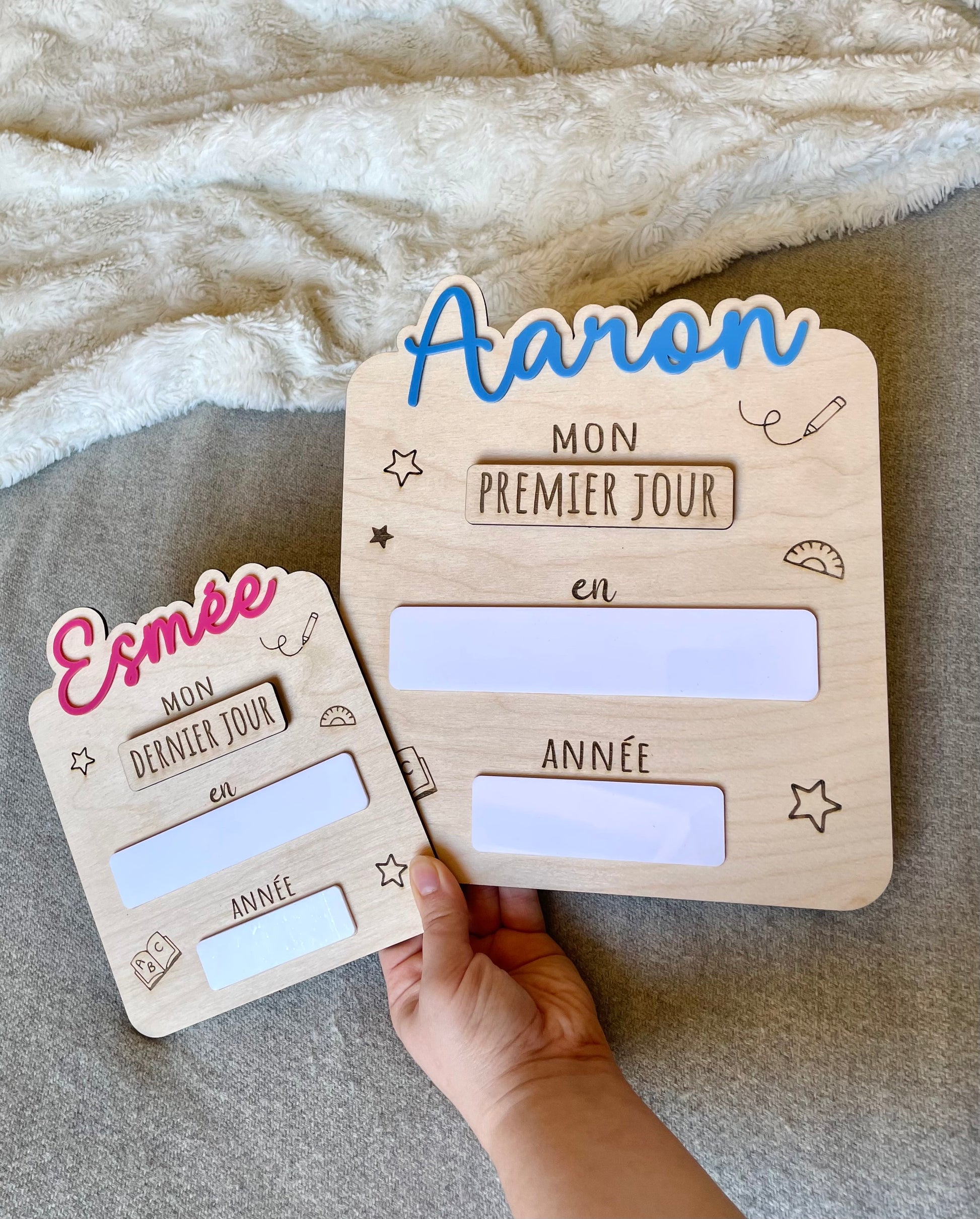 Plaques en bois personnalisées « Premier jour d'école » pour garçons et filles avec prénom et année scolaire.