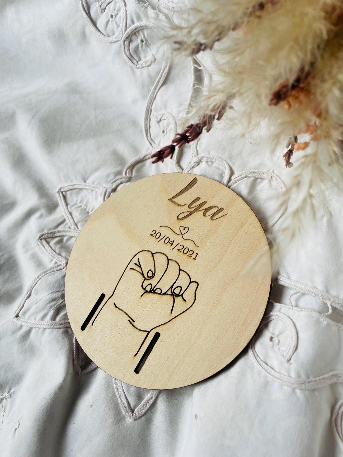 Support de bracelet de naissance personnalisé en bois avec prénom gravé et bracelet de maternité