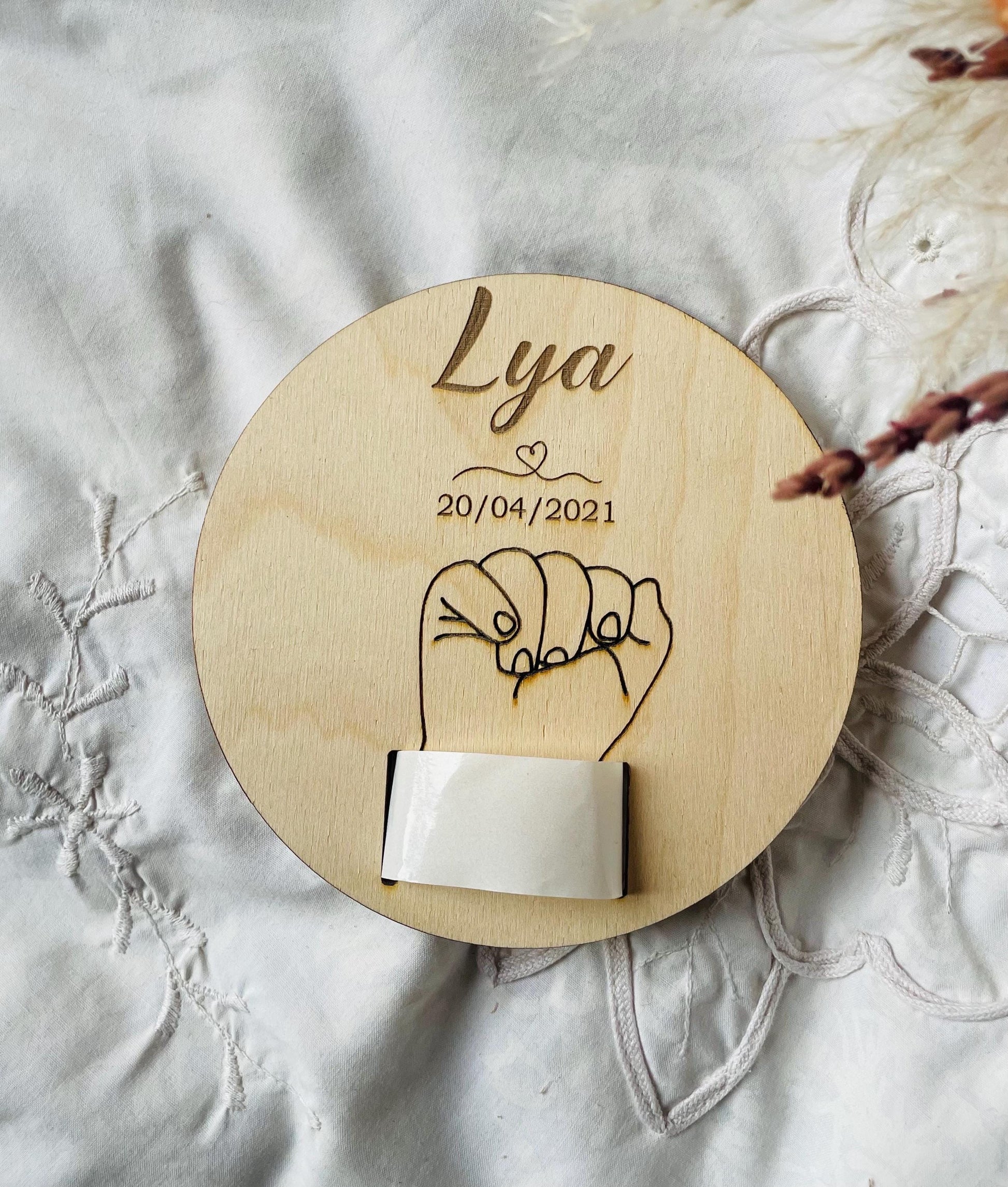 Support en bois pour bracelet de naissance avec prénom et date de naissance