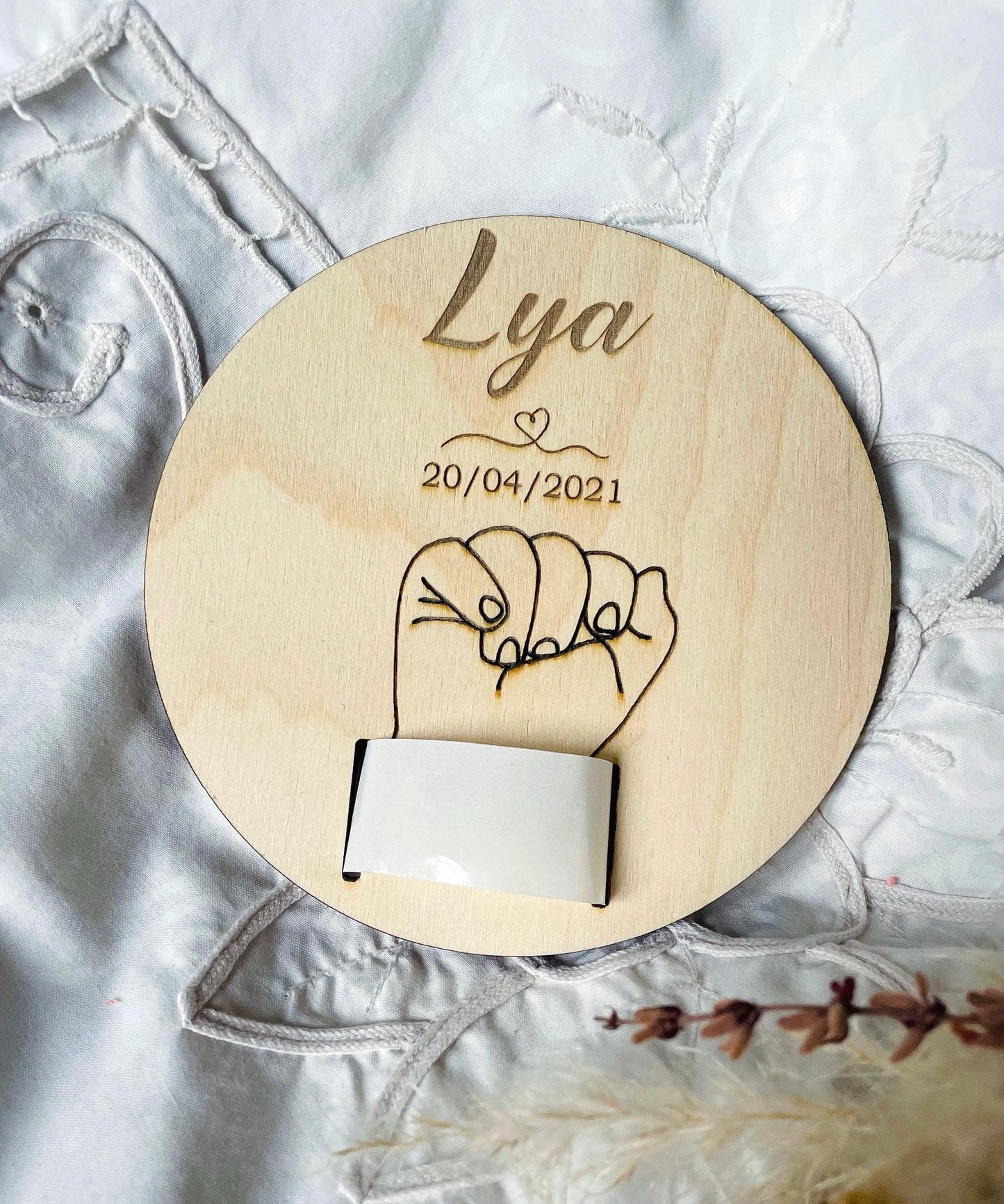 Support de bracelet de naissance en bois personnalisé avec prénom et date de naissance